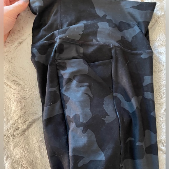 Prana Layna jogger NWT black camo - Picture 3 of 9